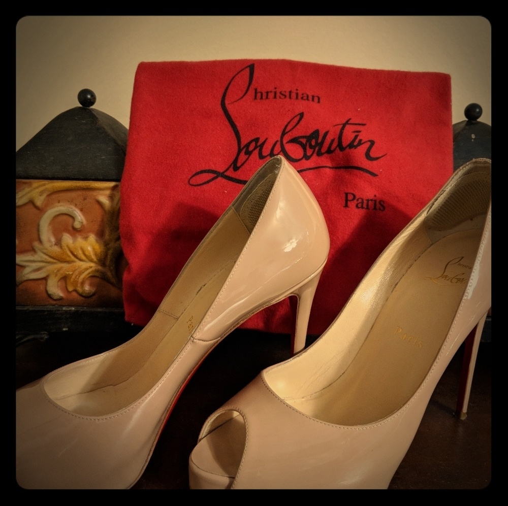 Christian Louboutin Prive open toe pump. Sz 38/8